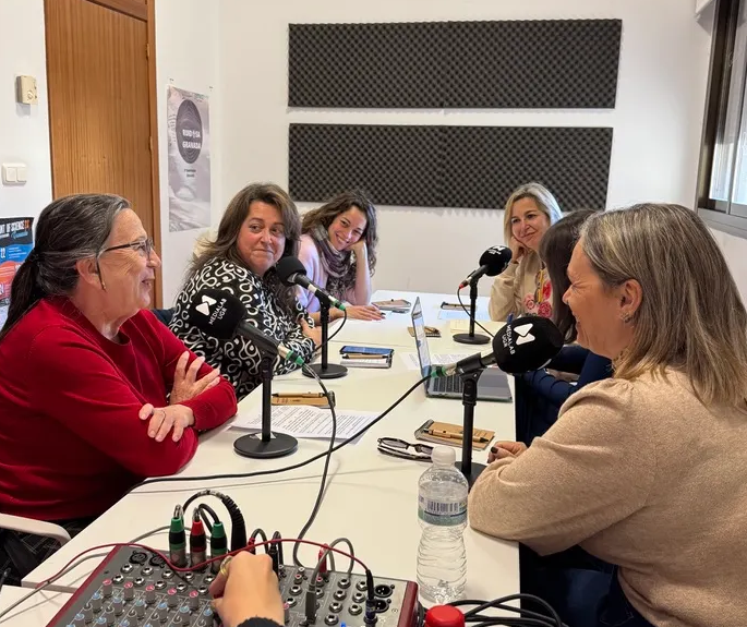 Mujeres en la radio