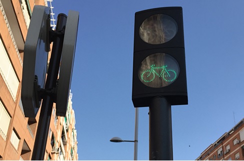 Semáforo para bicicletas en verde