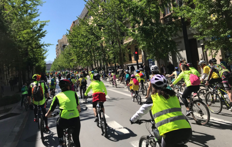 Gente en bici
