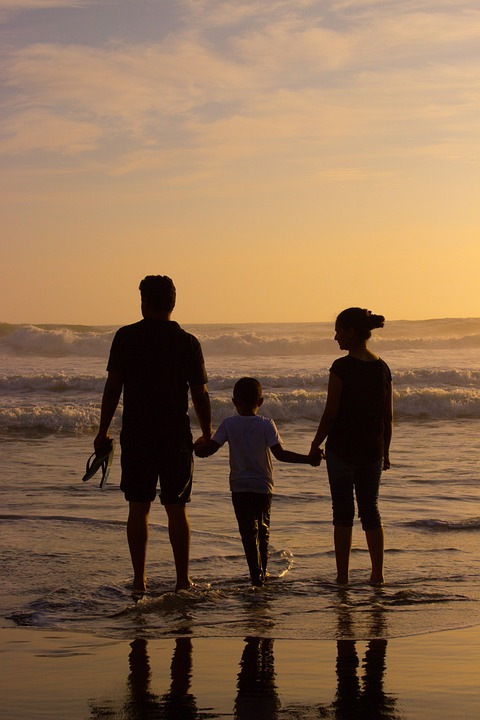 Familia conciliación familia en la playa